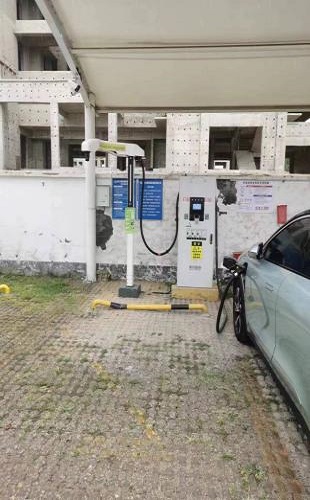 兴港能源充电站